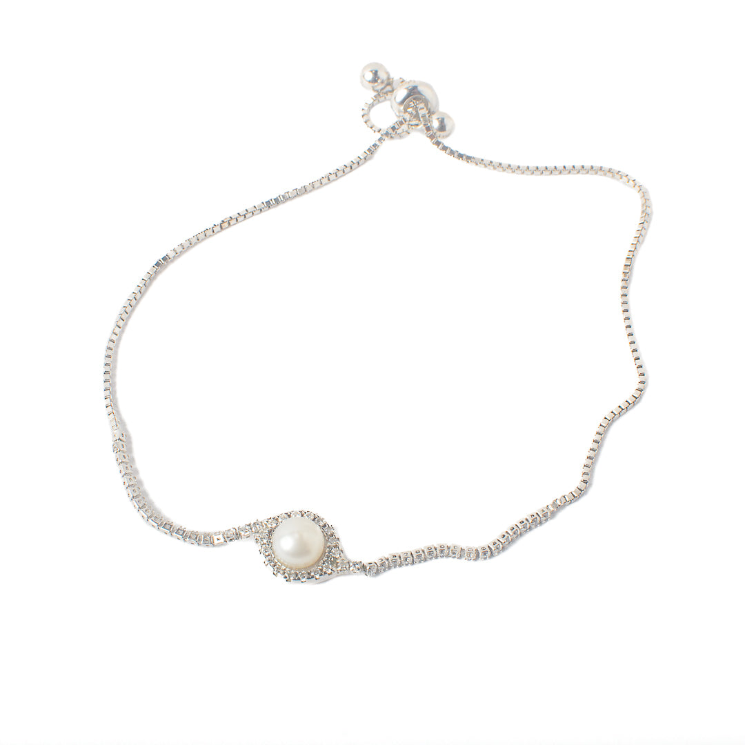 Silver pearl bracelet