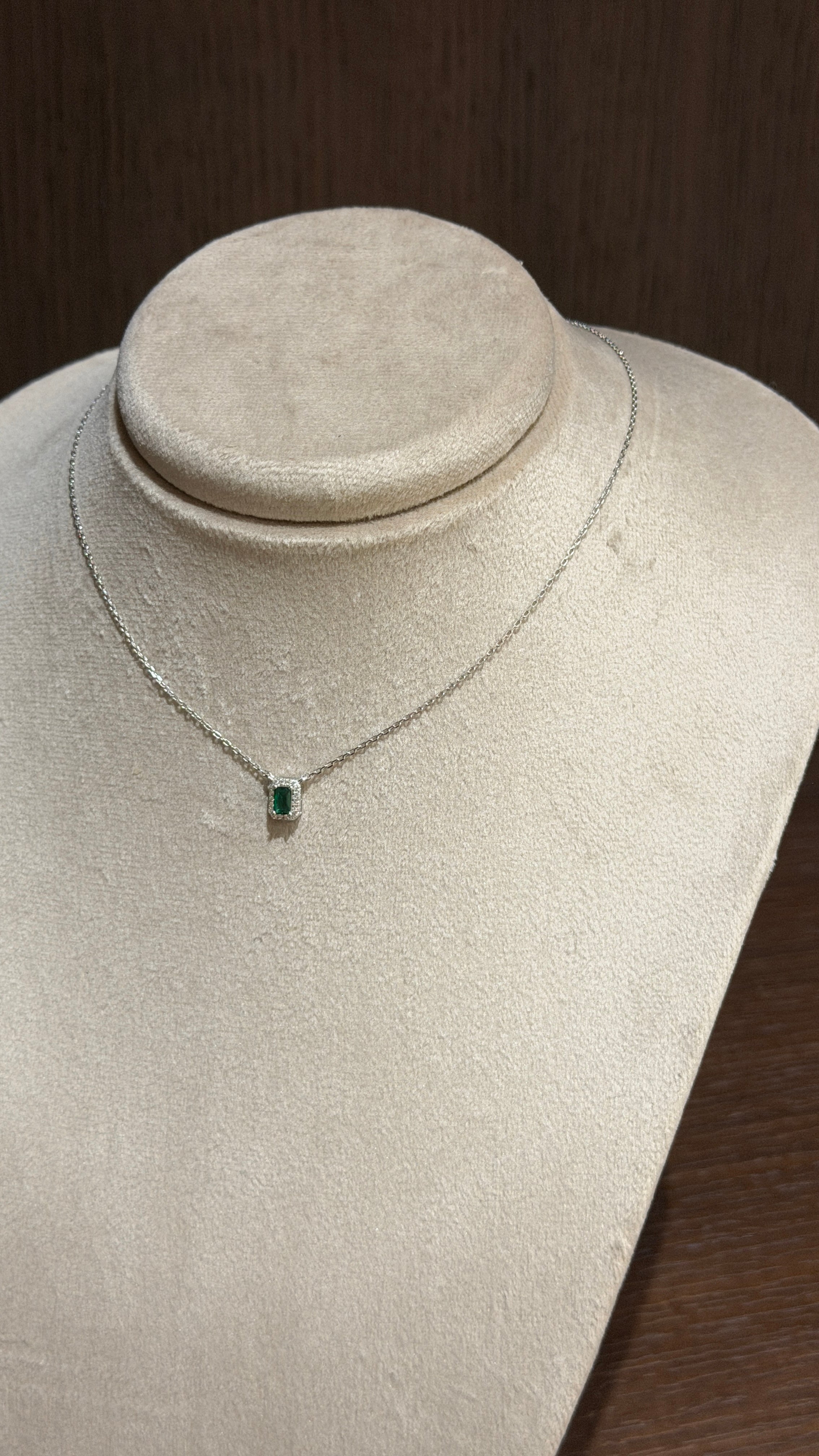 Emerald silver necklace